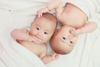 双胞胎男孩女孩起名大全
