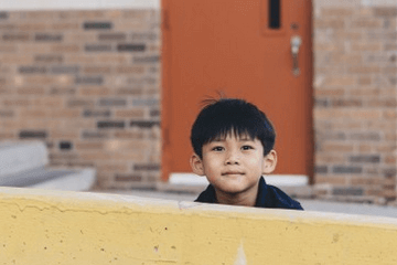 寓意阳光向上的男孩名字